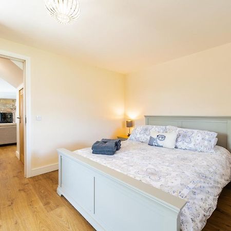 Nether Newton - Sleeps 12, Hottub, Sauna, Private Garden Newmilns Bagian luar foto