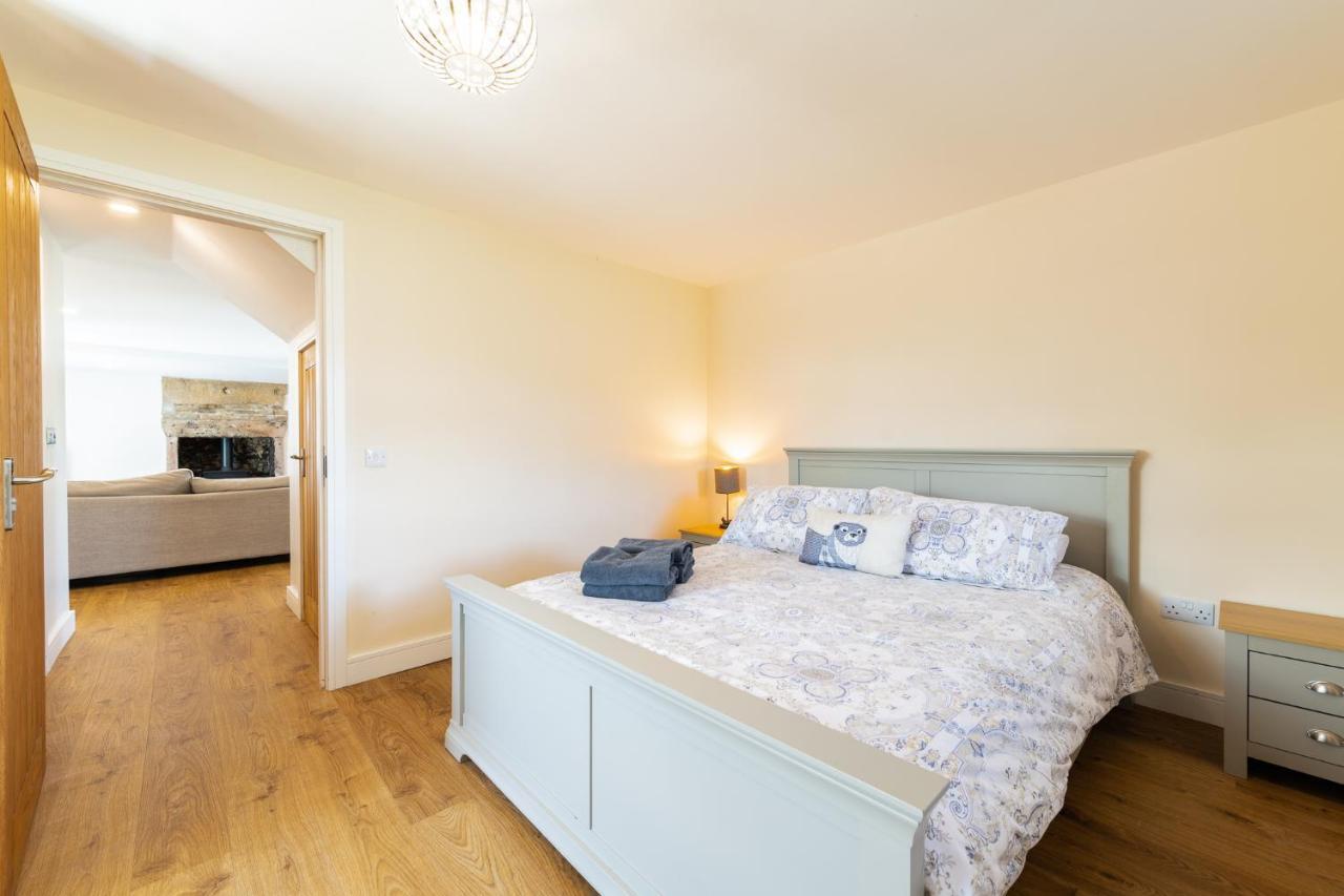 Nether Newton - Sleeps 12, Hottub, Sauna, Private Garden Newmilns Bagian luar foto