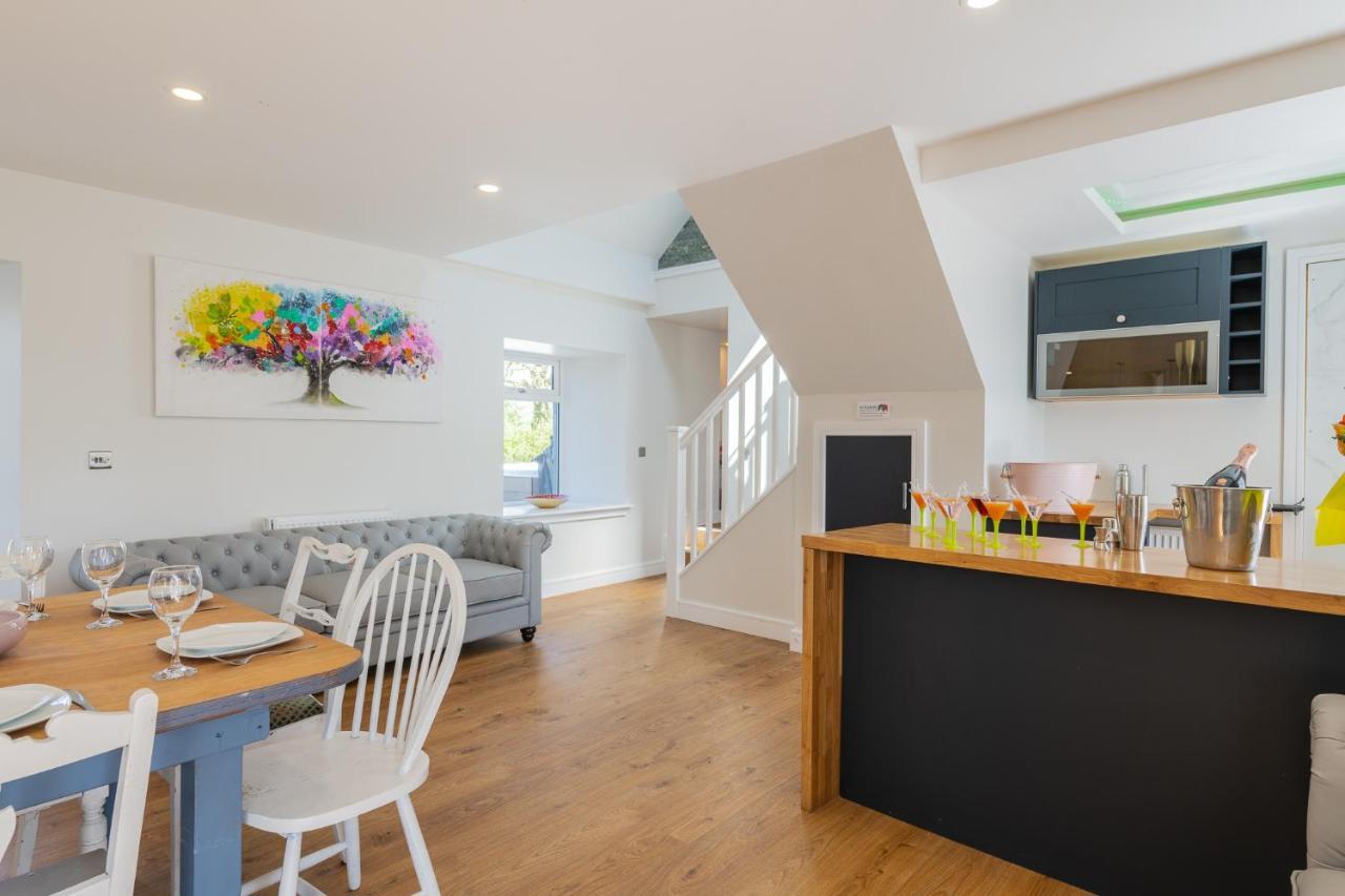 Nether Newton - Sleeps 12, Hottub, Sauna, Private Garden Newmilns Bagian luar foto