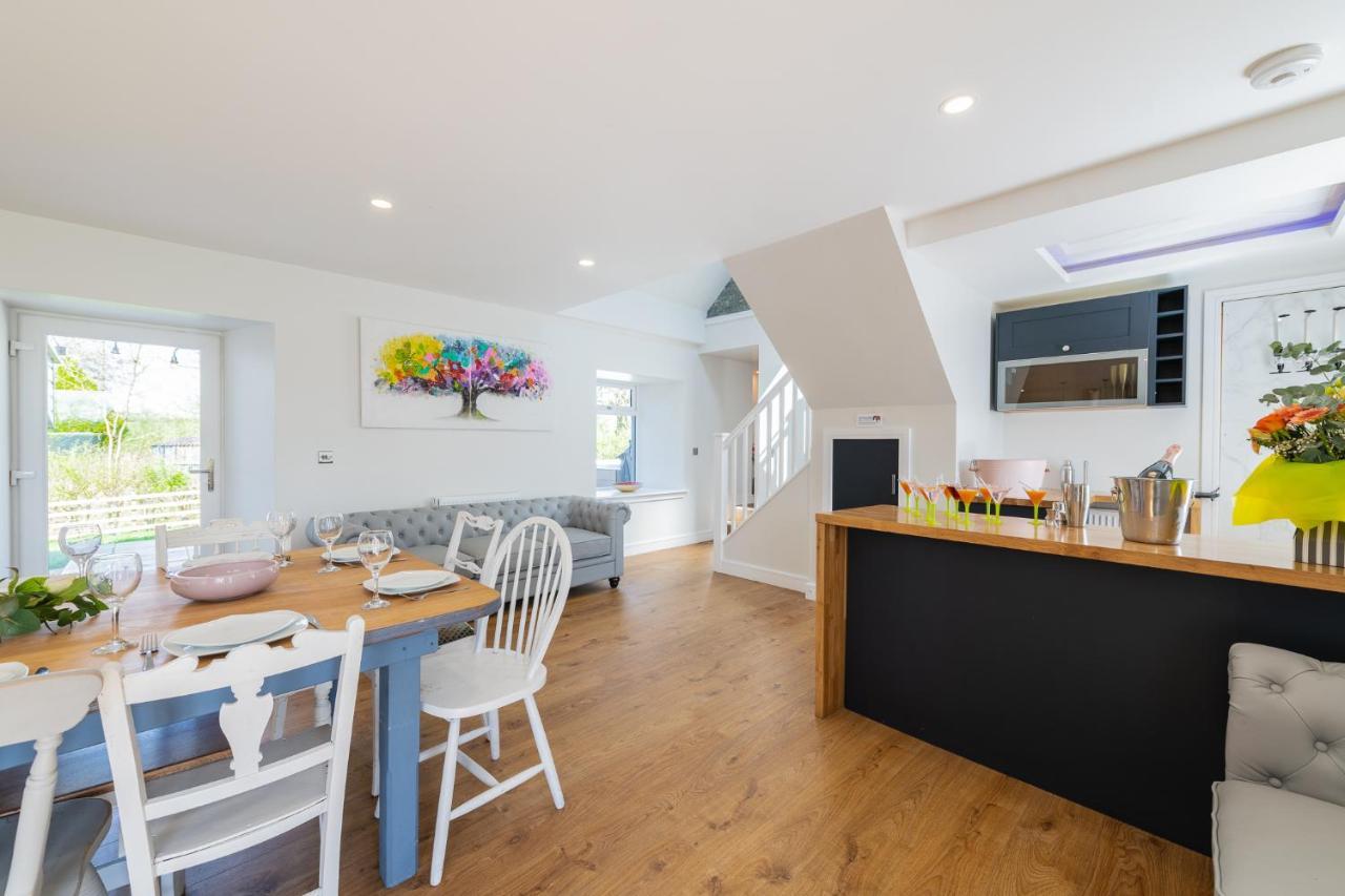 Nether Newton - Sleeps 12, Hottub, Sauna, Private Garden Newmilns Bagian luar foto