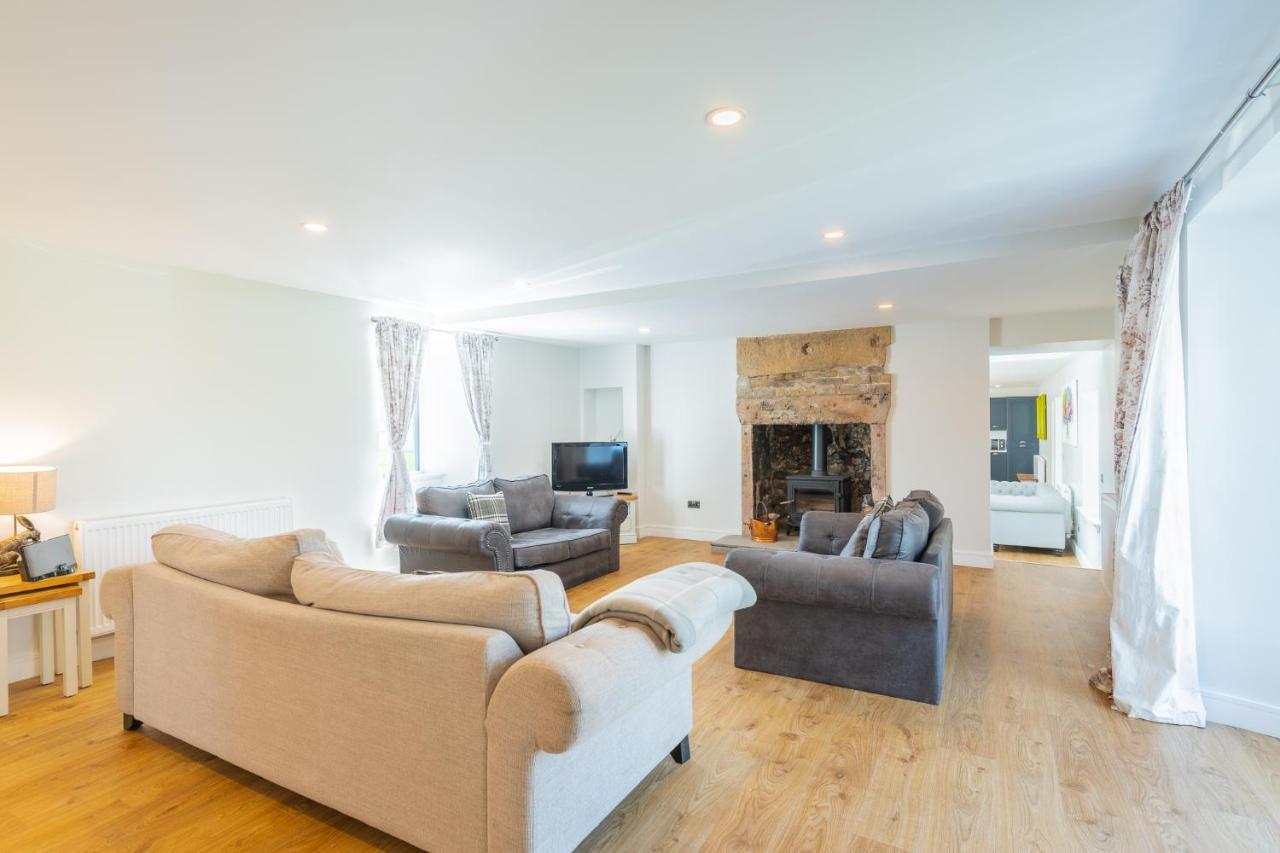 Nether Newton - Sleeps 12, Hottub, Sauna, Private Garden Newmilns Bagian luar foto
