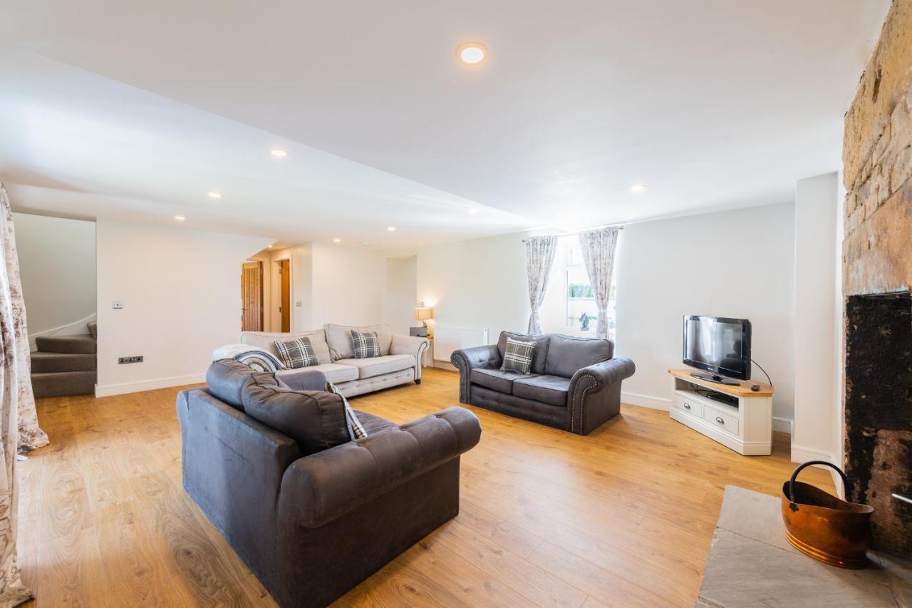 Nether Newton - Sleeps 12, Hottub, Sauna, Private Garden Newmilns Bagian luar foto
