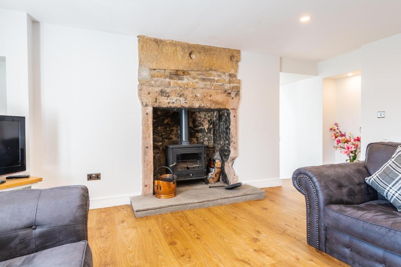 Nether Newton - Sleeps 12, Hottub, Sauna, Private Garden Newmilns Bagian luar foto