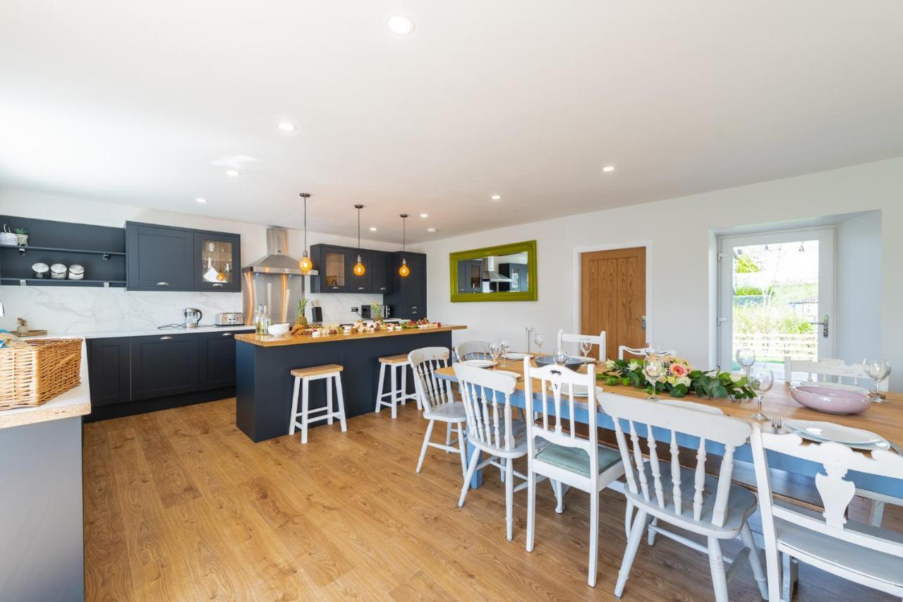 Nether Newton - Sleeps 12, Hottub, Sauna, Private Garden Newmilns Bagian luar foto