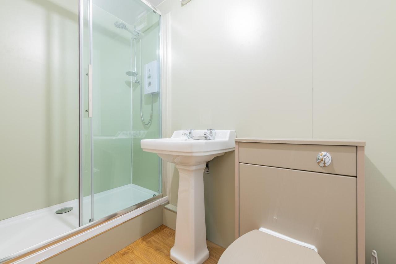 Nether Newton - Sleeps 12, Hottub, Sauna, Private Garden Newmilns Bagian luar foto