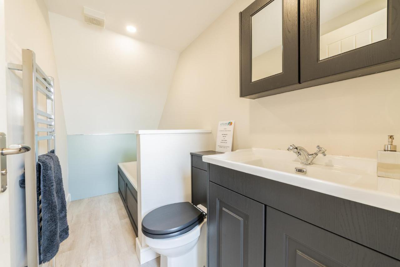 Nether Newton - Sleeps 12, Hottub, Sauna, Private Garden Newmilns Bagian luar foto