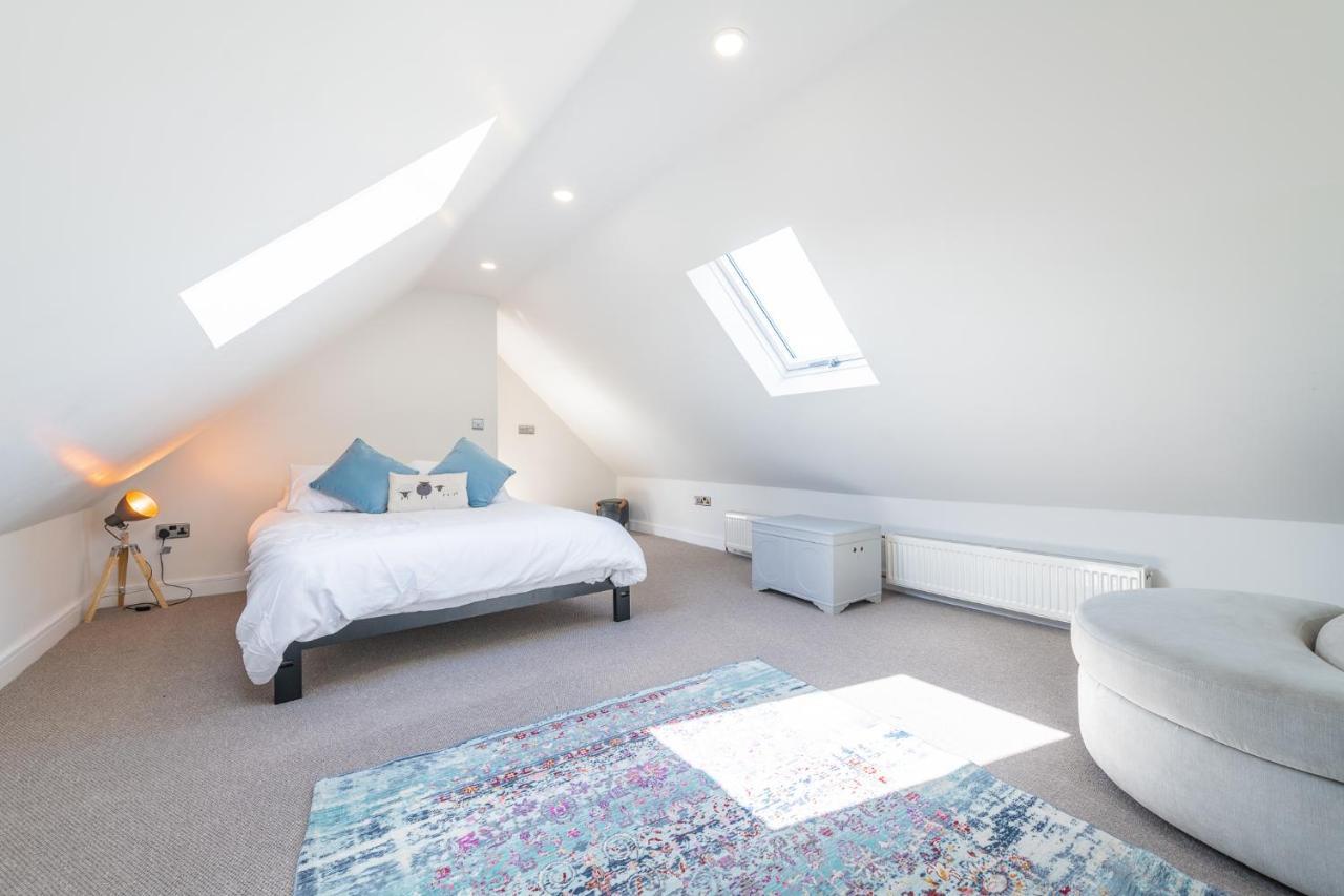 Nether Newton - Sleeps 12, Hottub, Sauna, Private Garden Newmilns Bagian luar foto