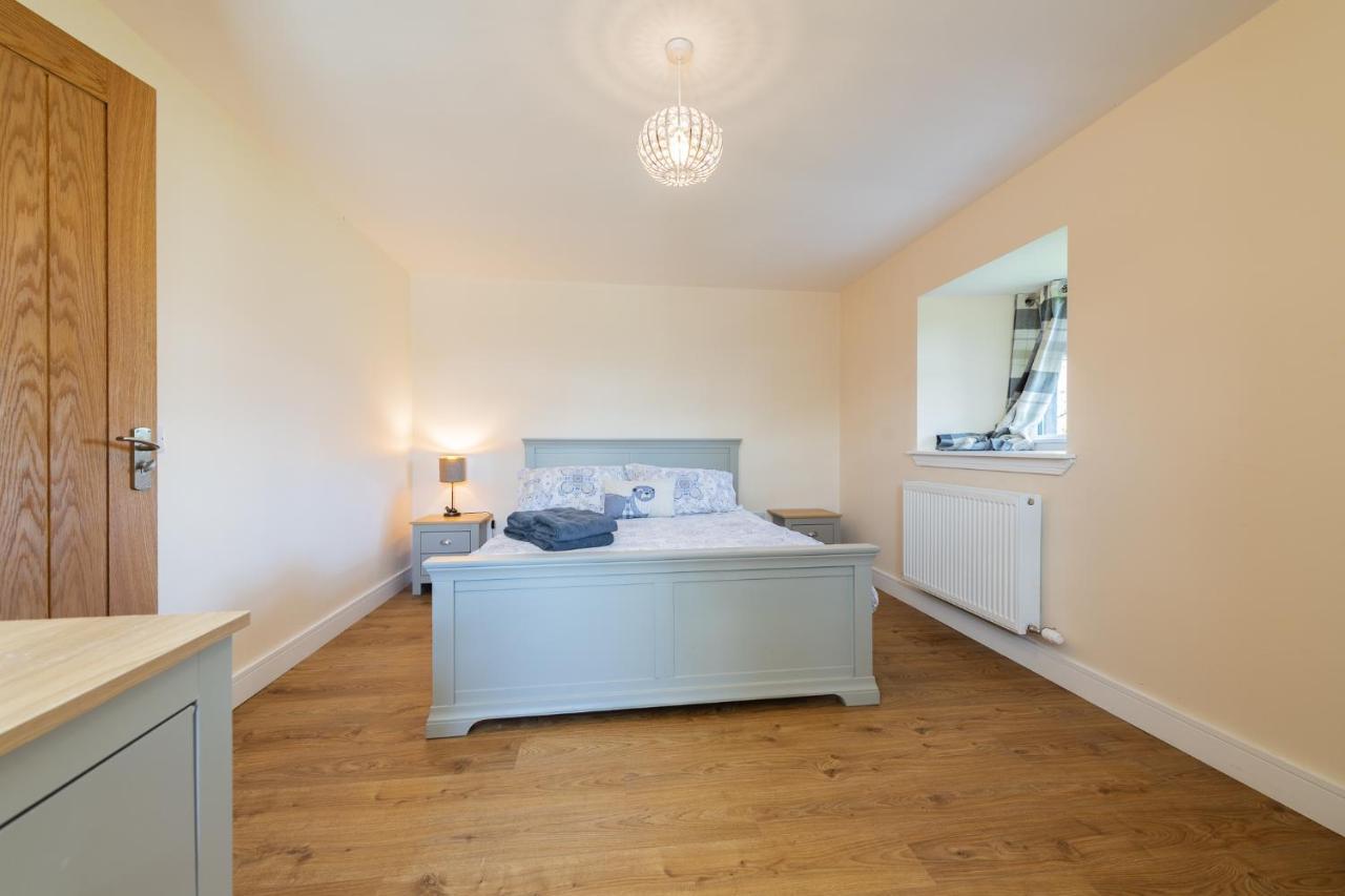 Nether Newton - Sleeps 12, Hottub, Sauna, Private Garden Newmilns Bagian luar foto