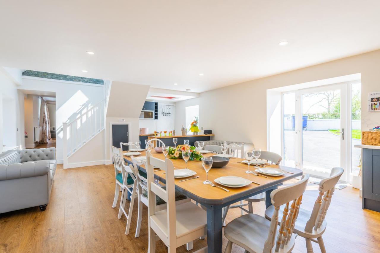 Nether Newton - Sleeps 12, Hottub, Sauna, Private Garden Newmilns Bagian luar foto