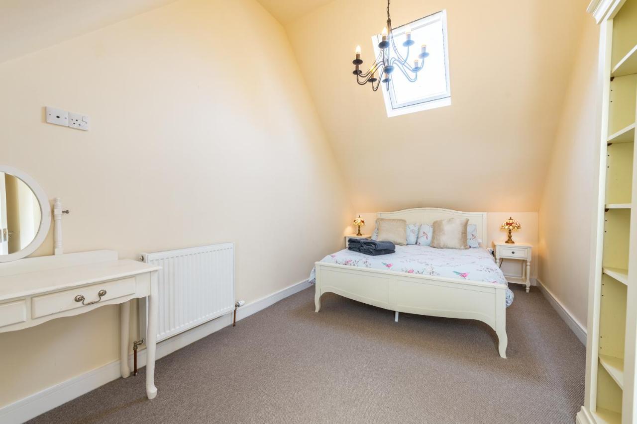 Nether Newton - Sleeps 12, Hottub, Sauna, Private Garden Newmilns Bagian luar foto