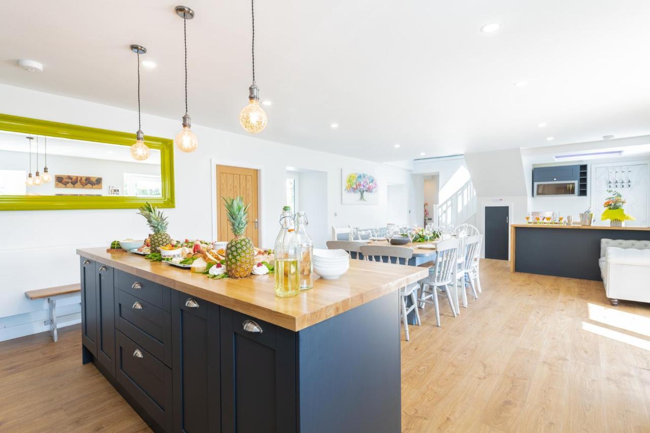 Nether Newton - Sleeps 12, Hottub, Sauna, Private Garden Newmilns Bagian luar foto