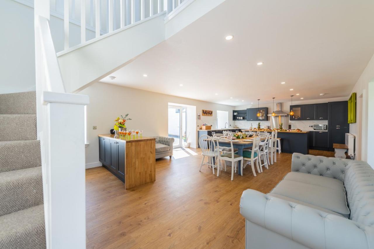 Nether Newton - Sleeps 12, Hottub, Sauna, Private Garden Newmilns Bagian luar foto