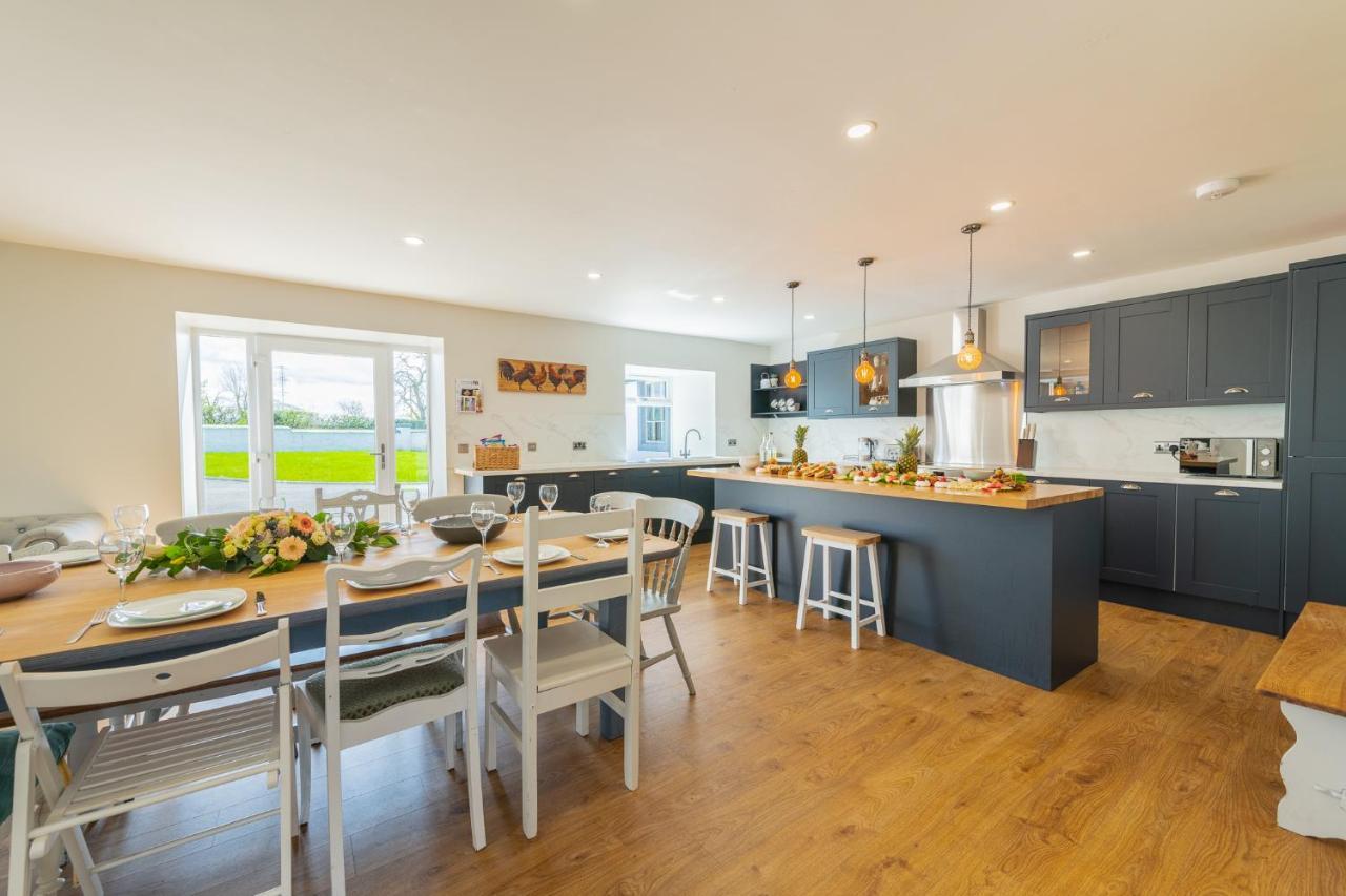 Nether Newton - Sleeps 12, Hottub, Sauna, Private Garden Newmilns Bagian luar foto