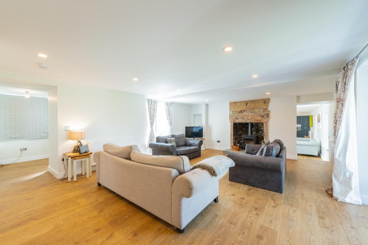 Nether Newton - Sleeps 12, Hottub, Sauna, Private Garden Newmilns Bagian luar foto