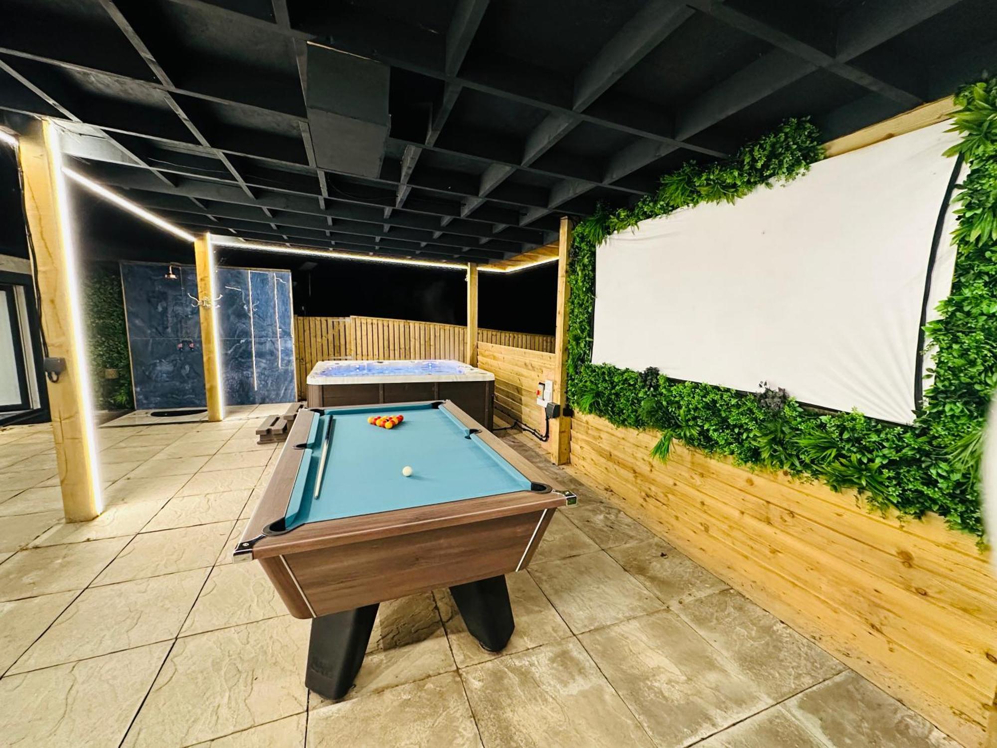 Nether Newton - Sleeps 12, Hottub, Sauna, Private Garden Newmilns Bagian luar foto