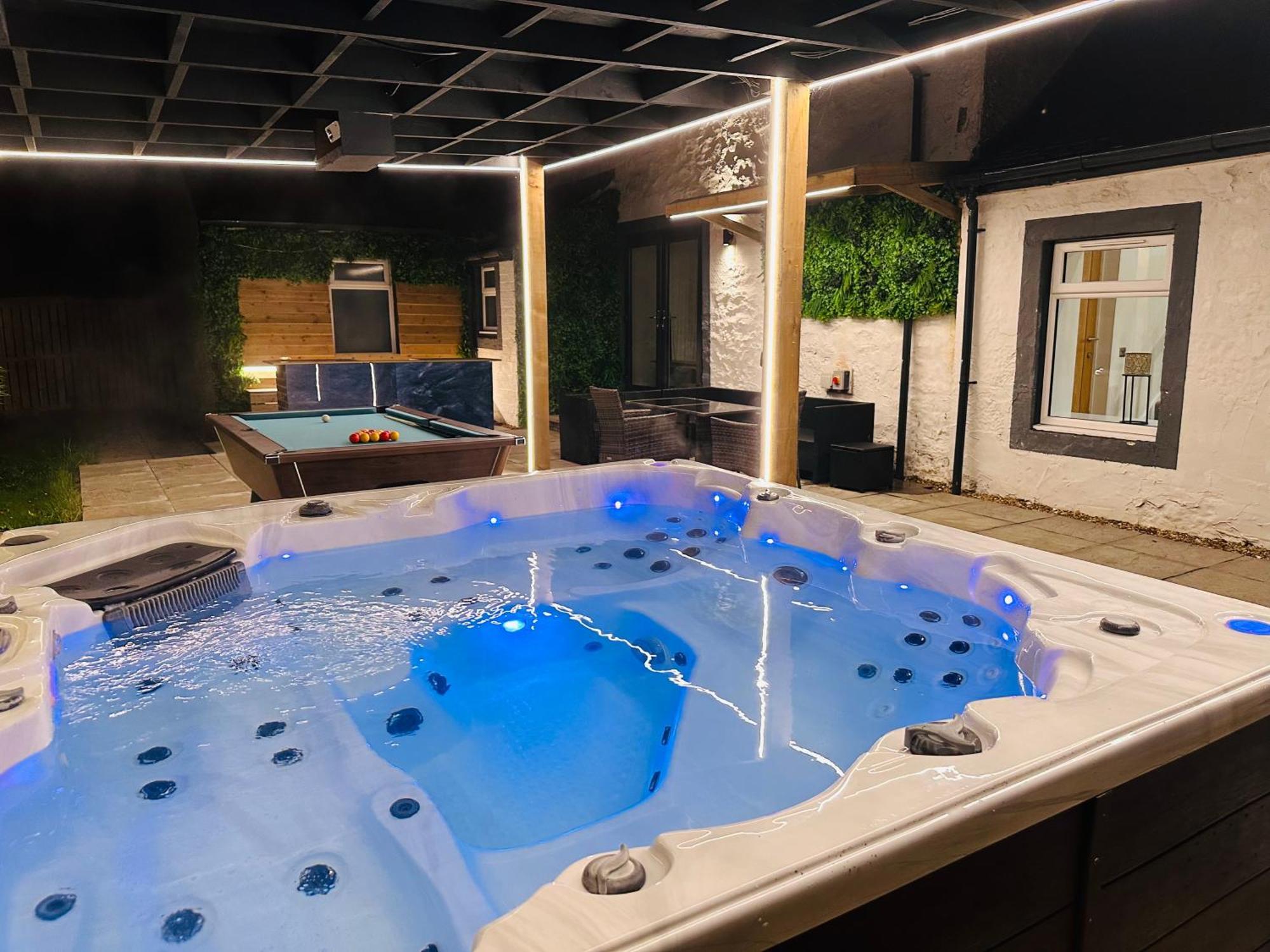 Nether Newton - Sleeps 12, Hottub, Sauna, Private Garden Newmilns Bagian luar foto